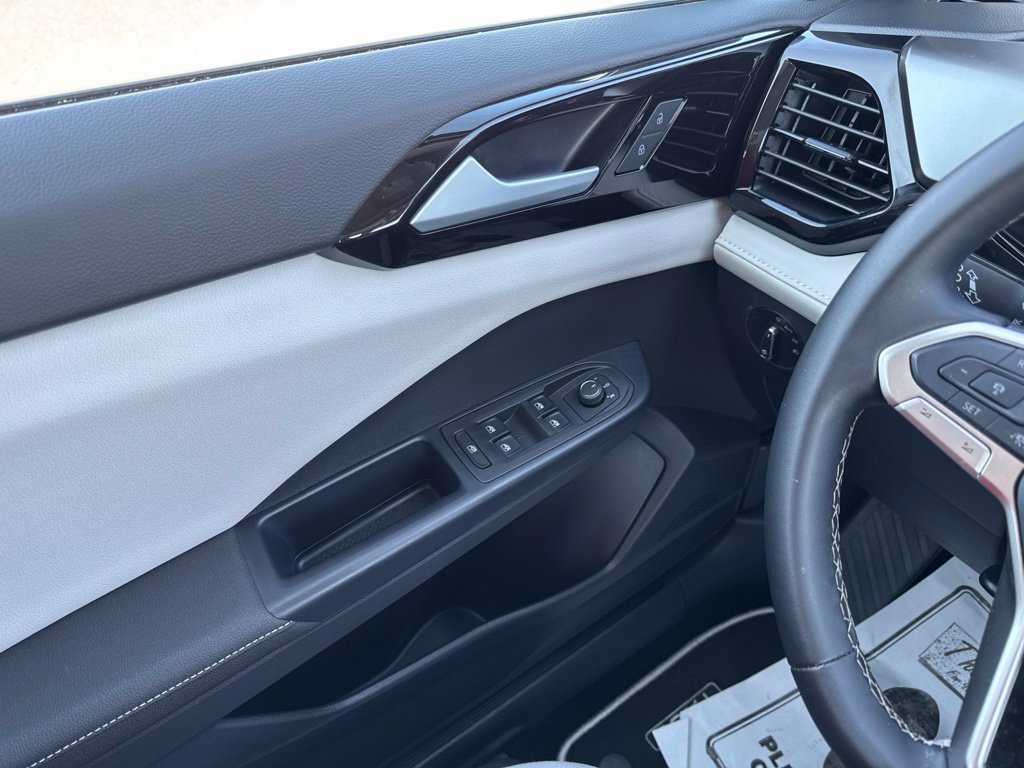 Used 2025 Volkswagen Taos S FWD image 18