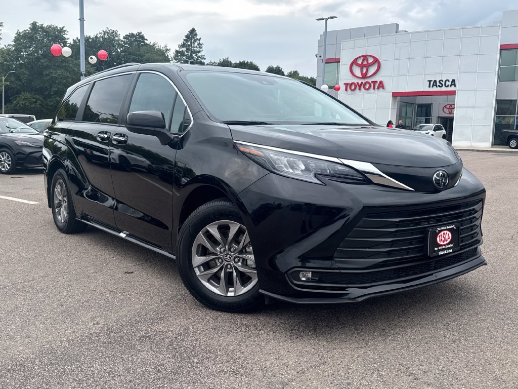 Used 2026 Toyota Sienna XLE