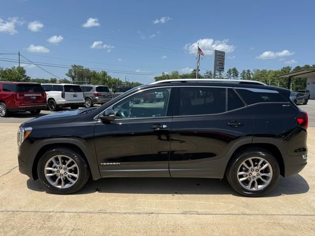 Used 2022 GMC Terrain SLT image 2