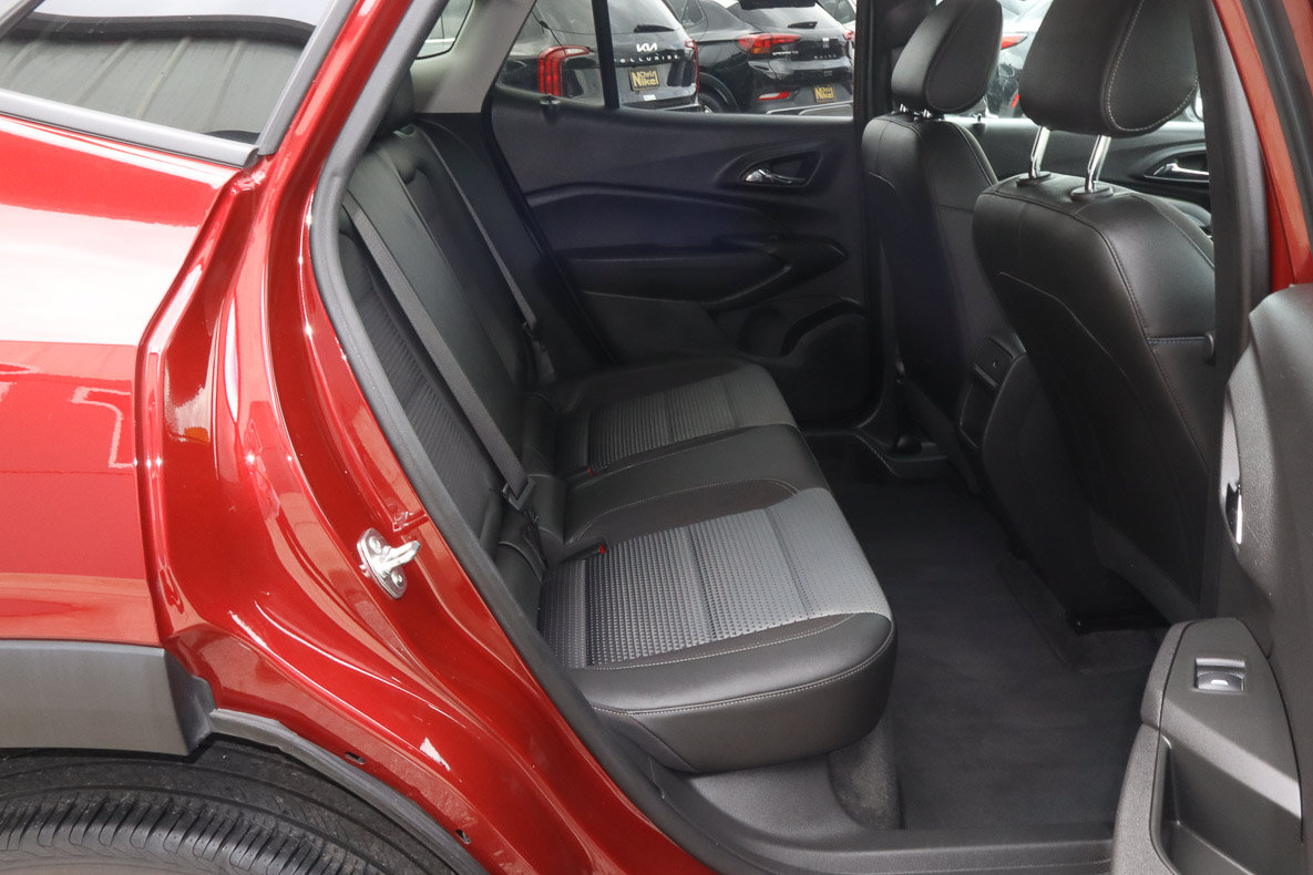 Used 2025 Chevrolet Trax LT w/ LT Convenience Package FWD image 20