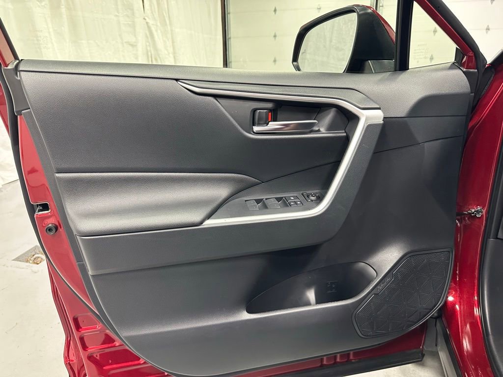 Used 2025 Toyota RAV4 XLE AWD/4WD image 8
