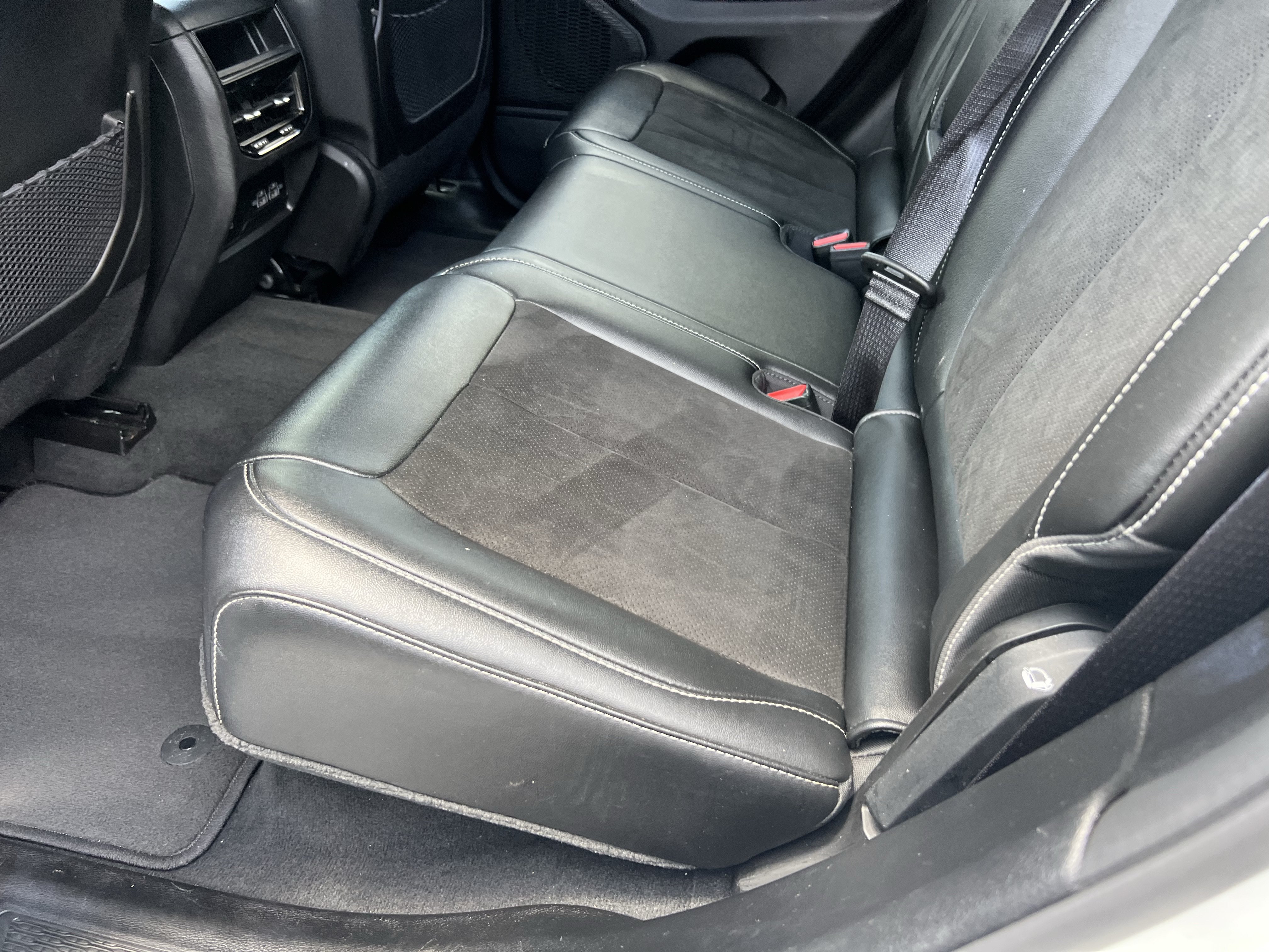 Used 2023 Jeep Grand Cherokee Altitude RWD image 29
