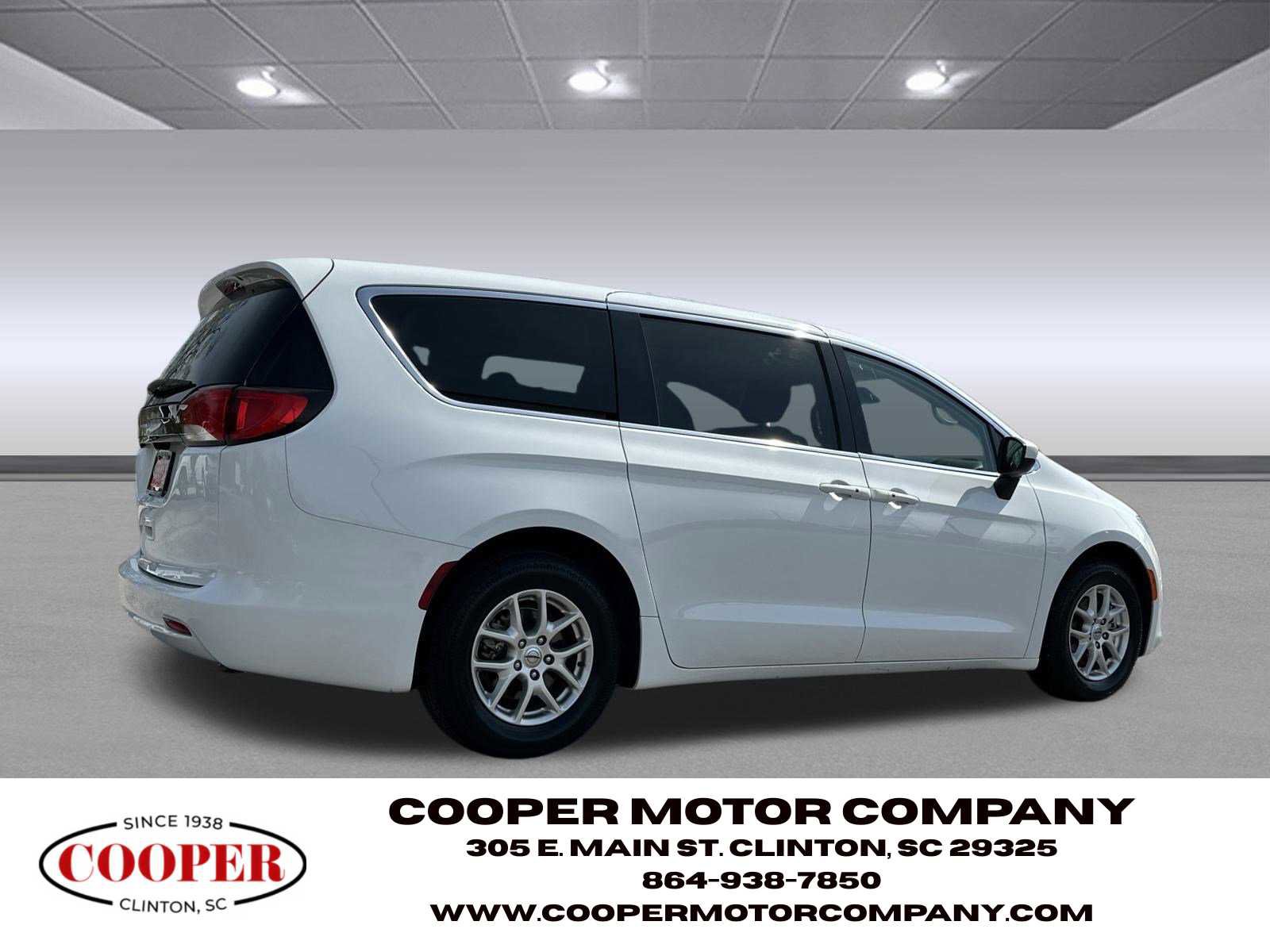 Used 2023 Chrysler Voyager LX image 7