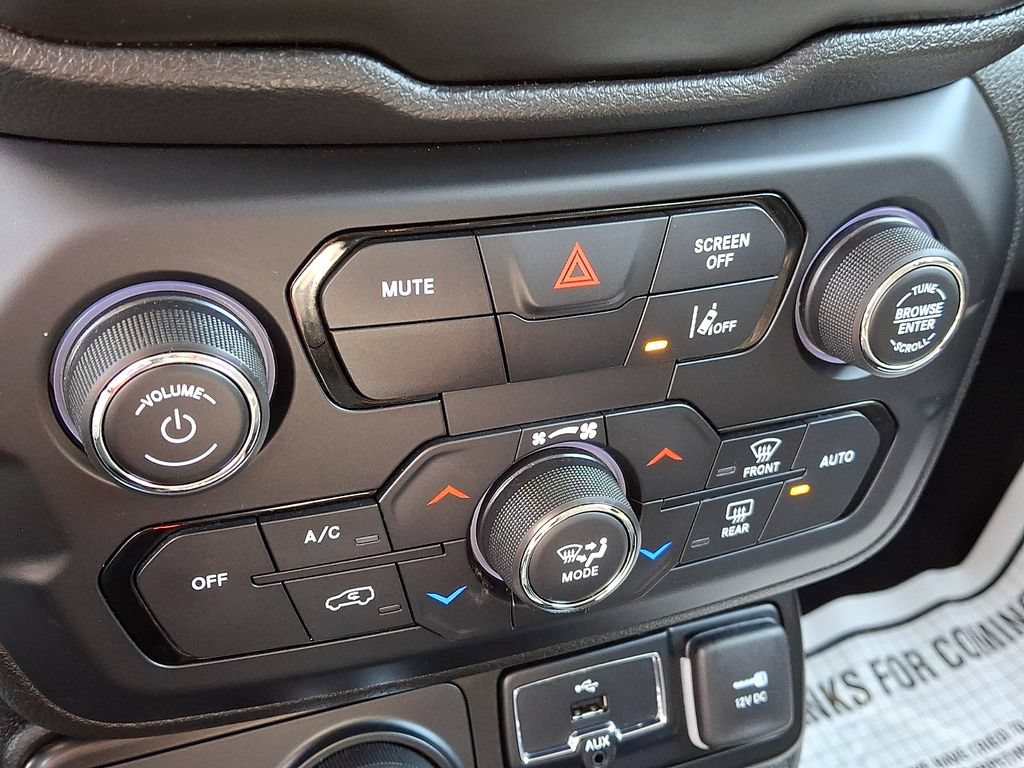 Used 2023 Jeep Renegade Latitude w/ Premium Group AWD/4WD image 16