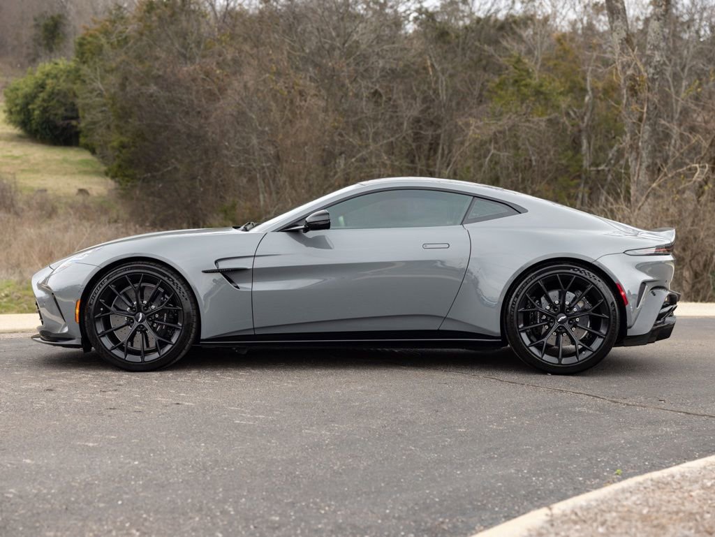 Used 2025 Aston Martin V8 Vantage Coupe image 5