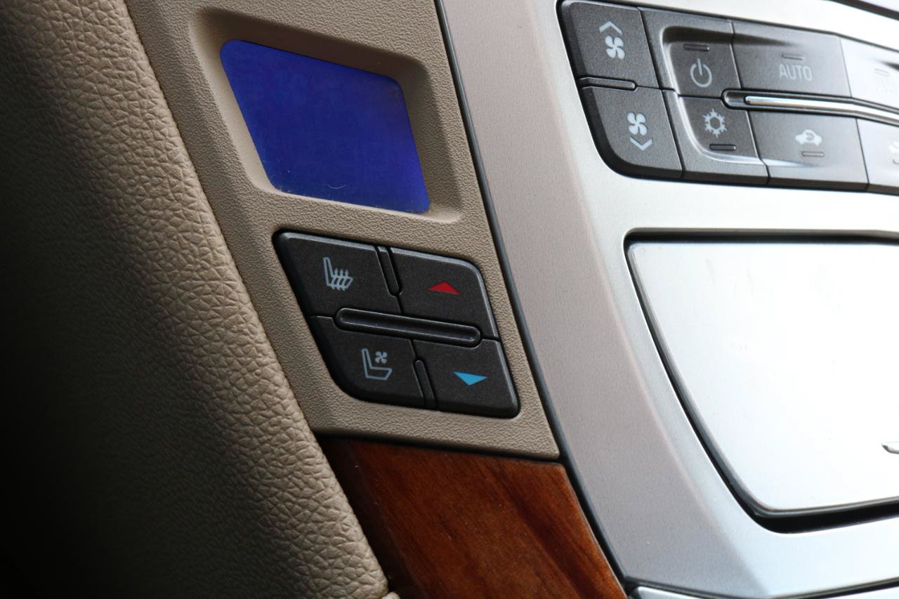Used 2011 Cadillac CTS Premium RWD image 33