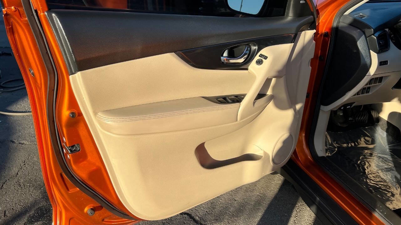 Used 2017 Nissan Rogue SV image 30