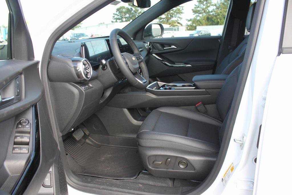 New 2026 Chevrolet Equinox LT w/ Convenience Package II image 11