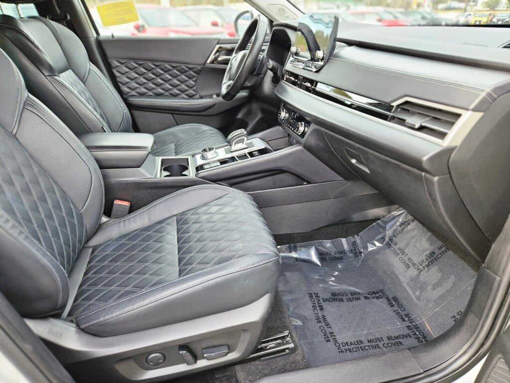 Used 2023 Mitsubishi Outlander SEL image 9