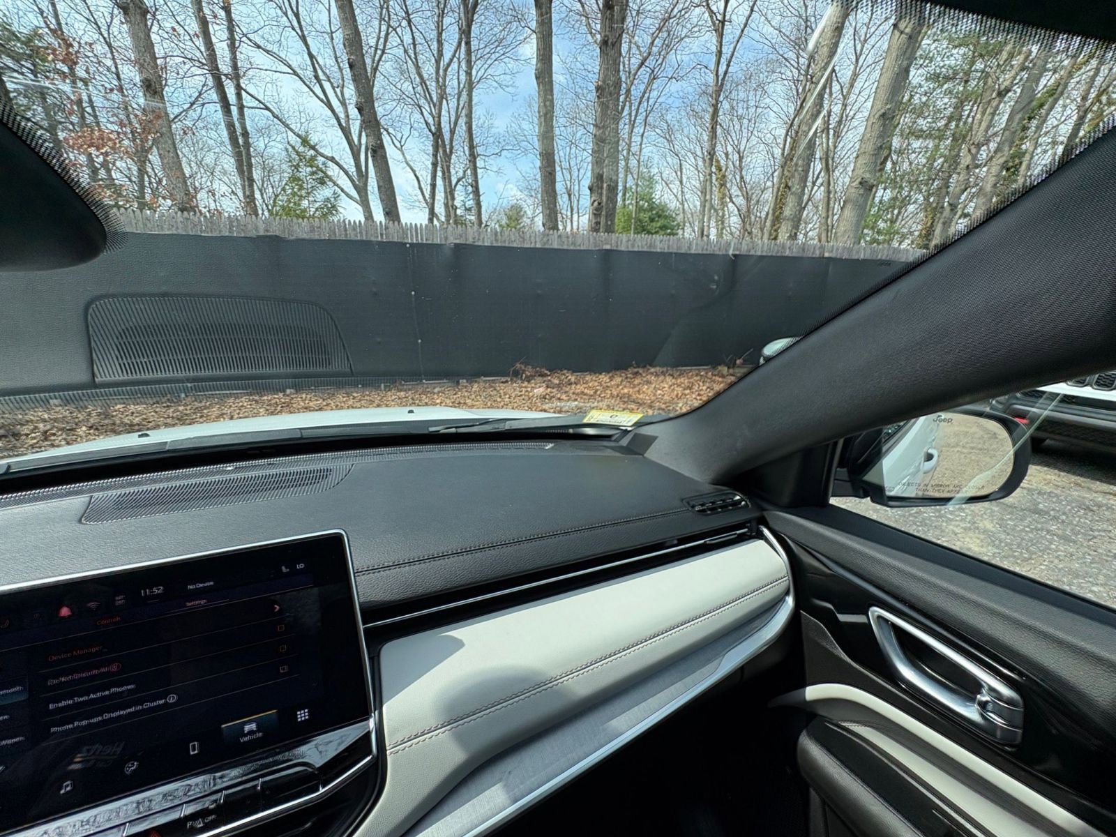 Used 2025 Jeep Compass Limited image 33