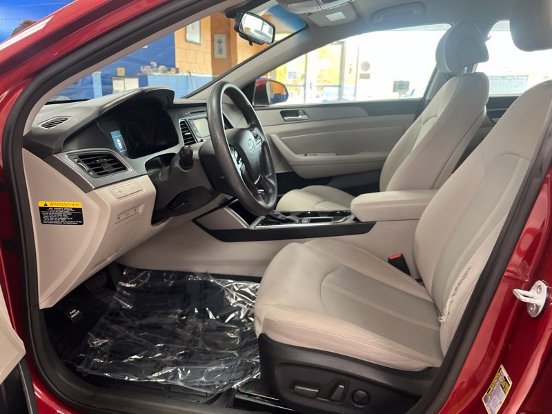 Used 2015 Hyundai Sonata SE w/ Option Group 09 FWD image 16