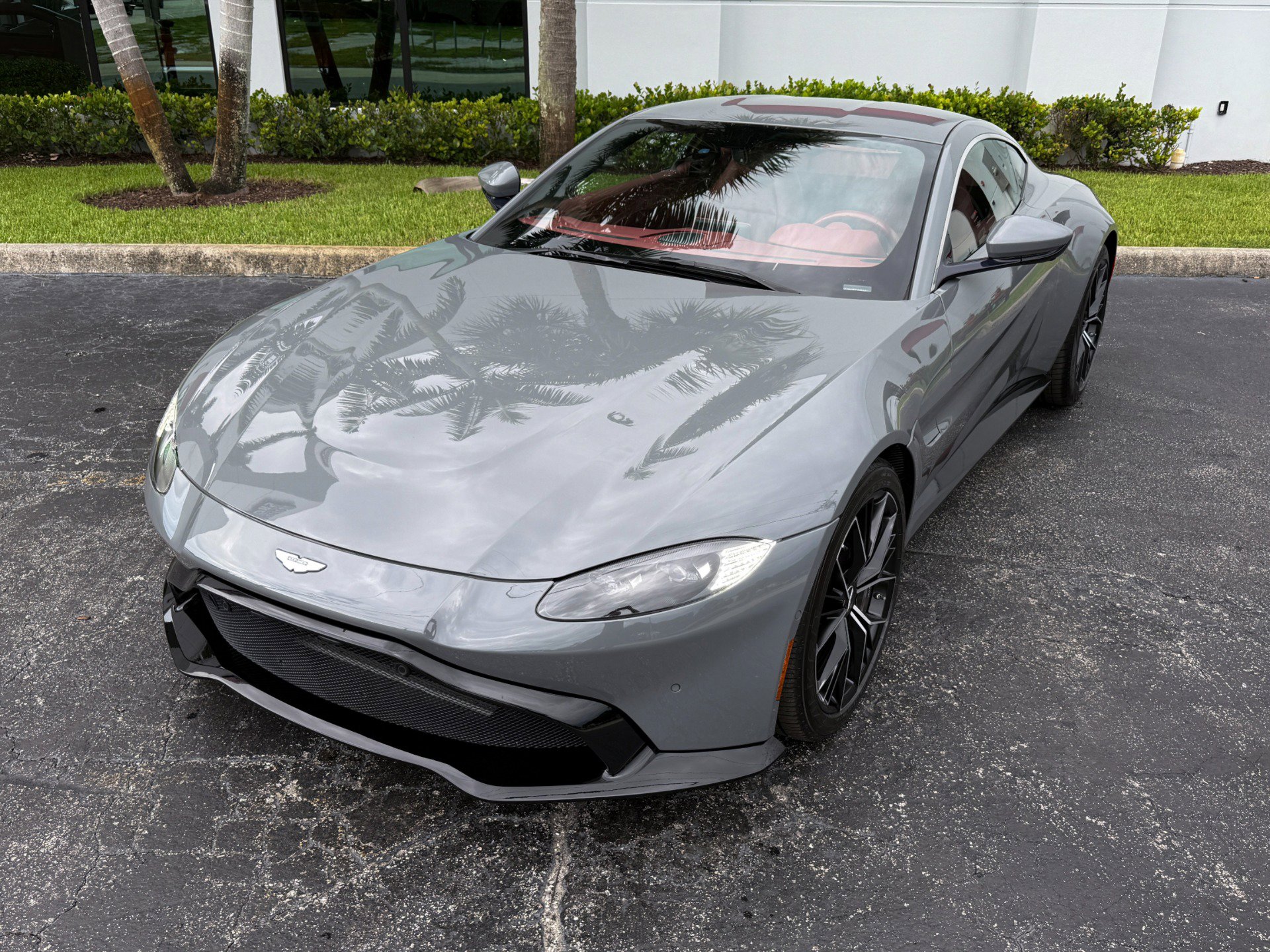 Used 2023 Aston Martin V8 Vantage Coupe image 10