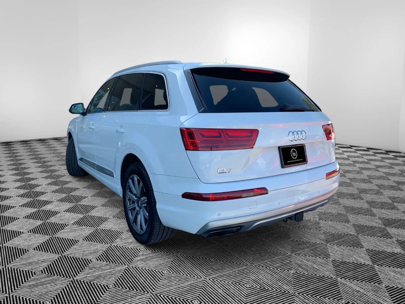 Used 2019 Audi Q7 3.0T Premium w/ Towing Package AWD/4WD image 8