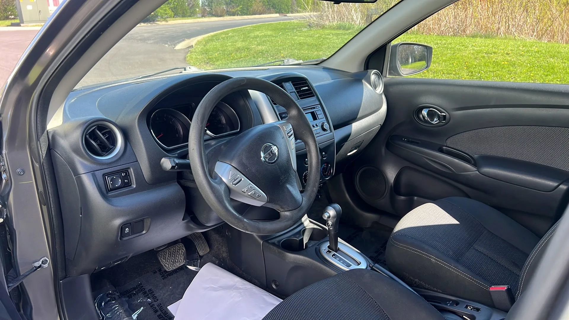 Used 2016 Nissan Versa SV image 10