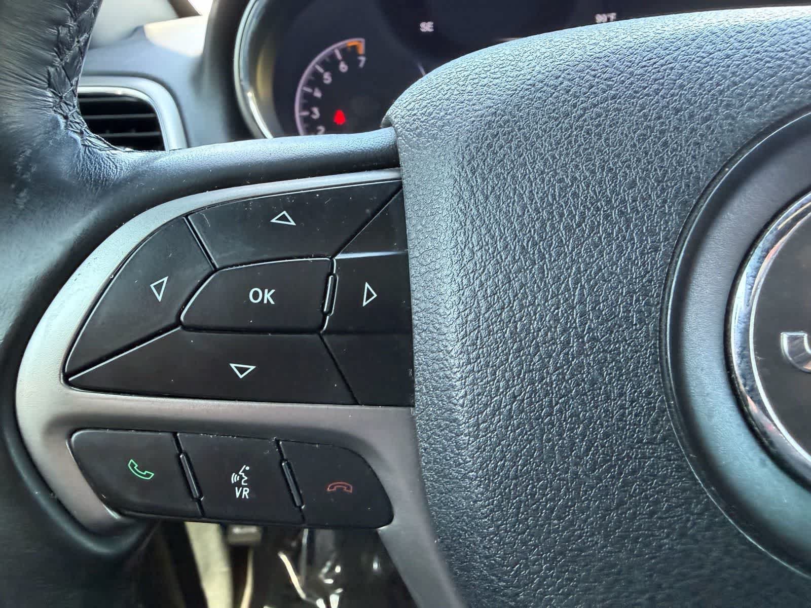 Used 2018 Jeep Grand Cherokee Laredo AWD/4WD image 15