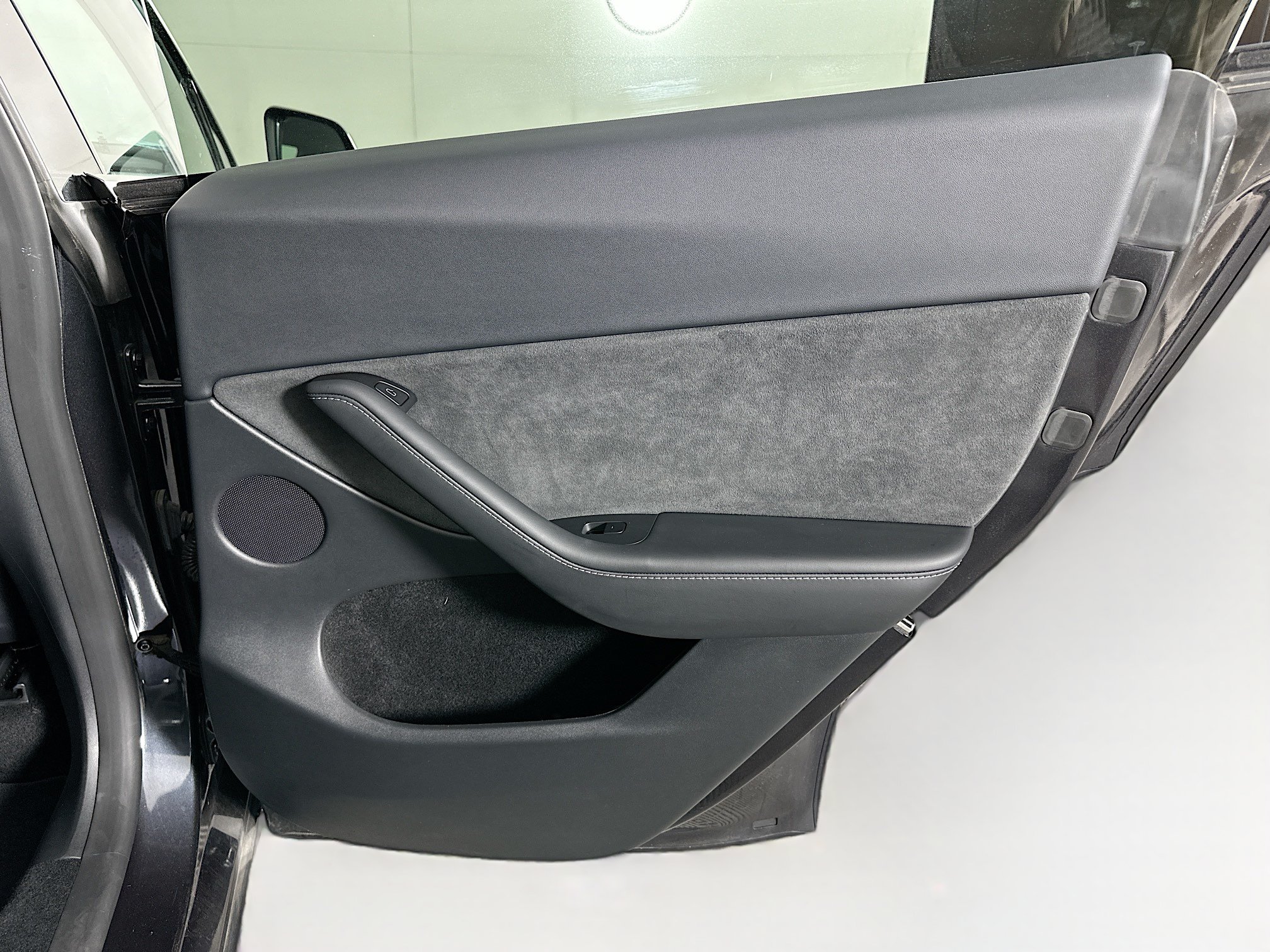 Used 2025 Tesla Model Y Long Range RWD image 29