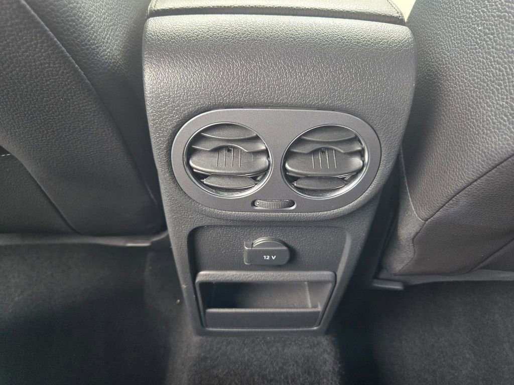 Used 2016 Volkswagen Tiguan S image 10