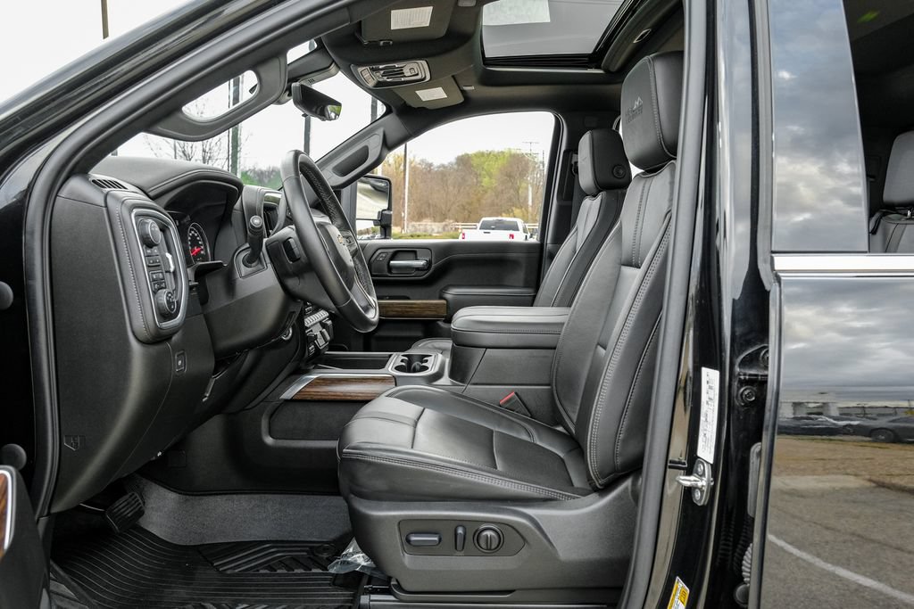 Used 2023 Chevrolet Silverado 3500 High Country w/ Z71 Off-Road Package AWD/4WD image 39