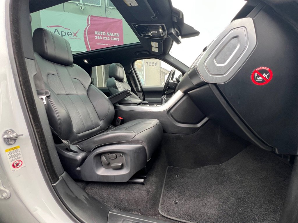 Used 2015 Land Rover Range Rover Sport SE image 19