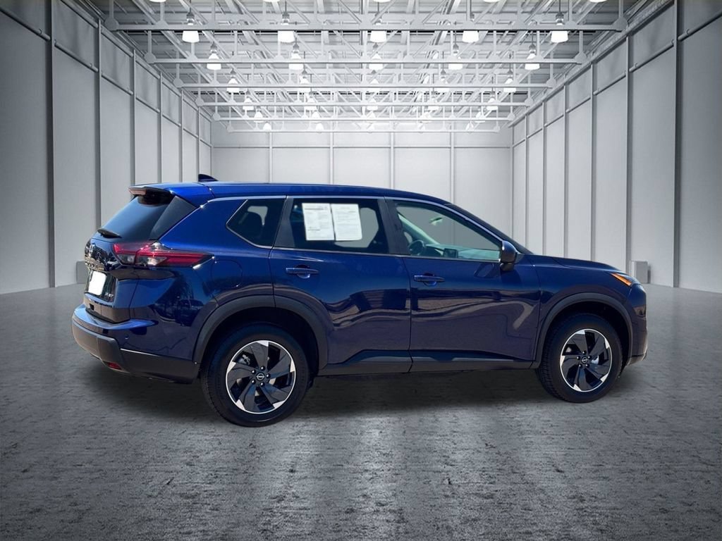 Used 2024 Nissan Rogue SV AWD/4WD image 5