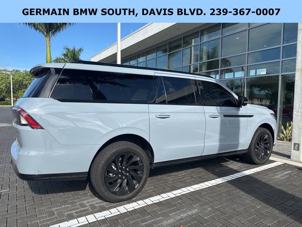 Used 2025 Lincoln Navigator L Reserve w/ Jet Appearance Package image 4