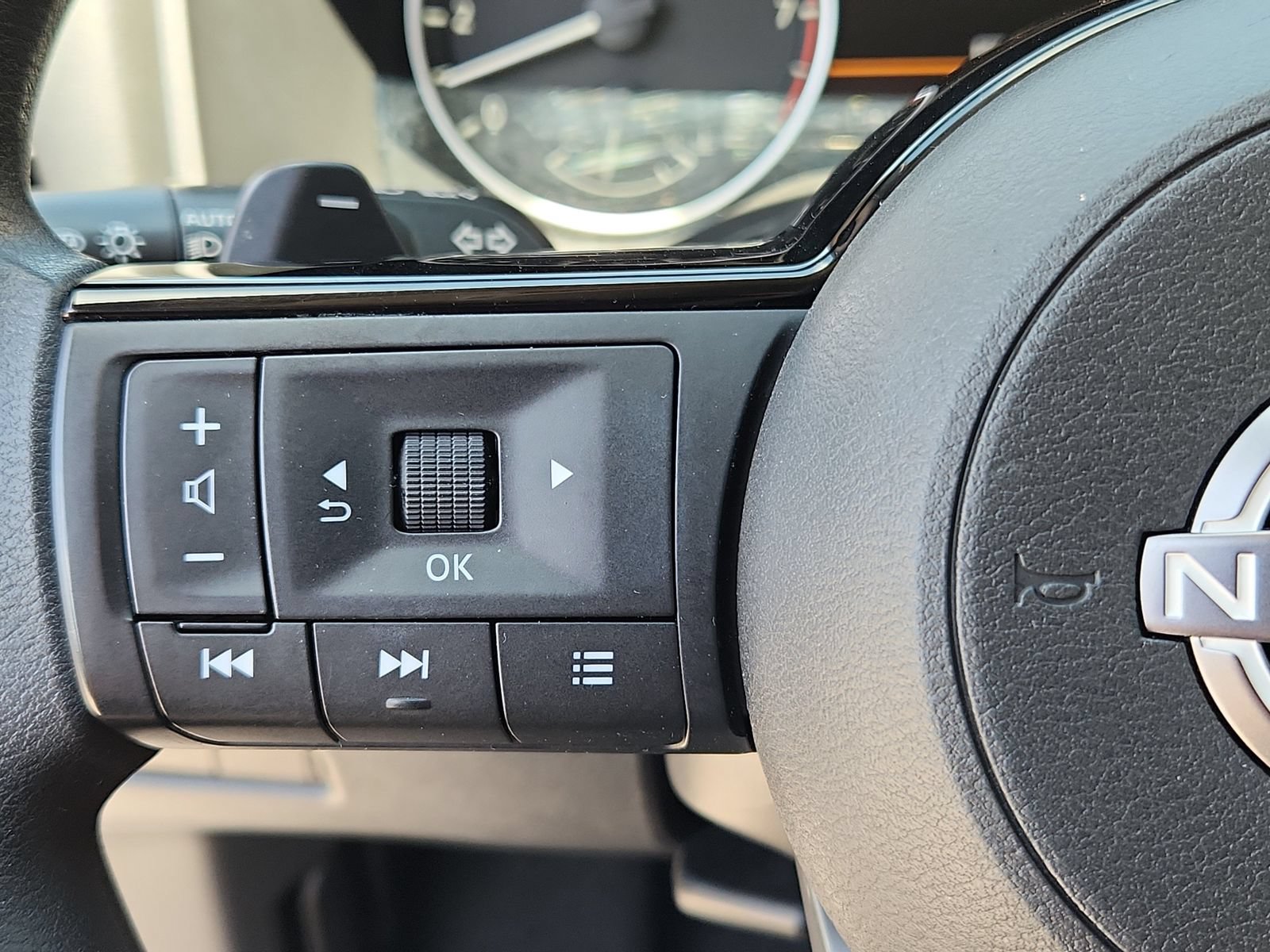 Used 2023 Nissan Rogue SV AWD/4WD image 20