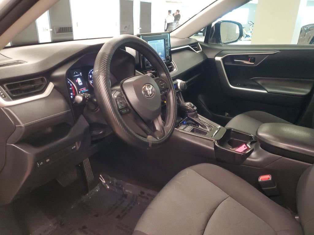 Used 2020 Toyota RAV4 XLE w/ Convenience Package image 15