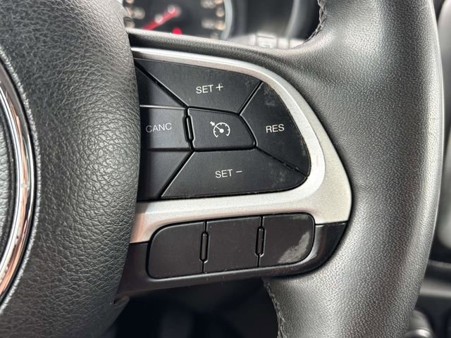 Used 2018 Jeep Renegade Latitude image 12