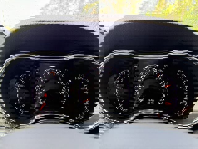 Used 2020 Jeep Grand Cherokee Altitude image 11