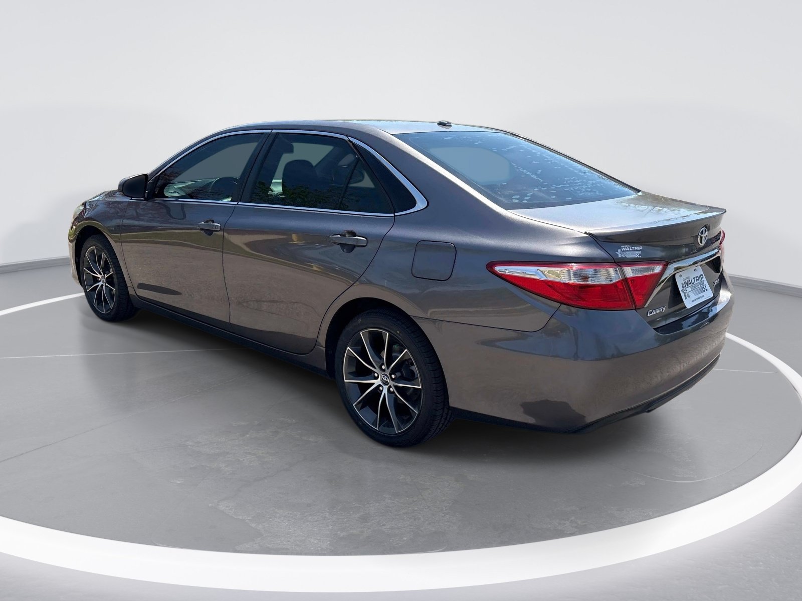 Used 2015 Toyota Camry XSE FWD image 6