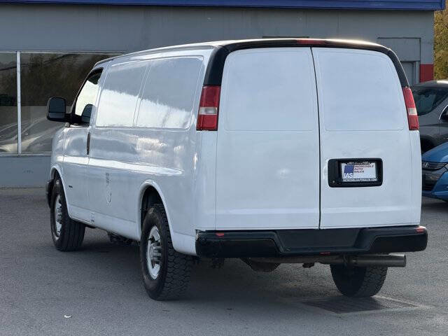 Used 2017 Chevrolet Express 2500 image 8