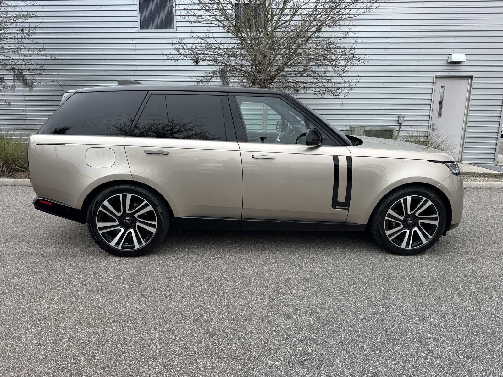 Certified 2023 Land Rover Range Rover Autobiography image 5