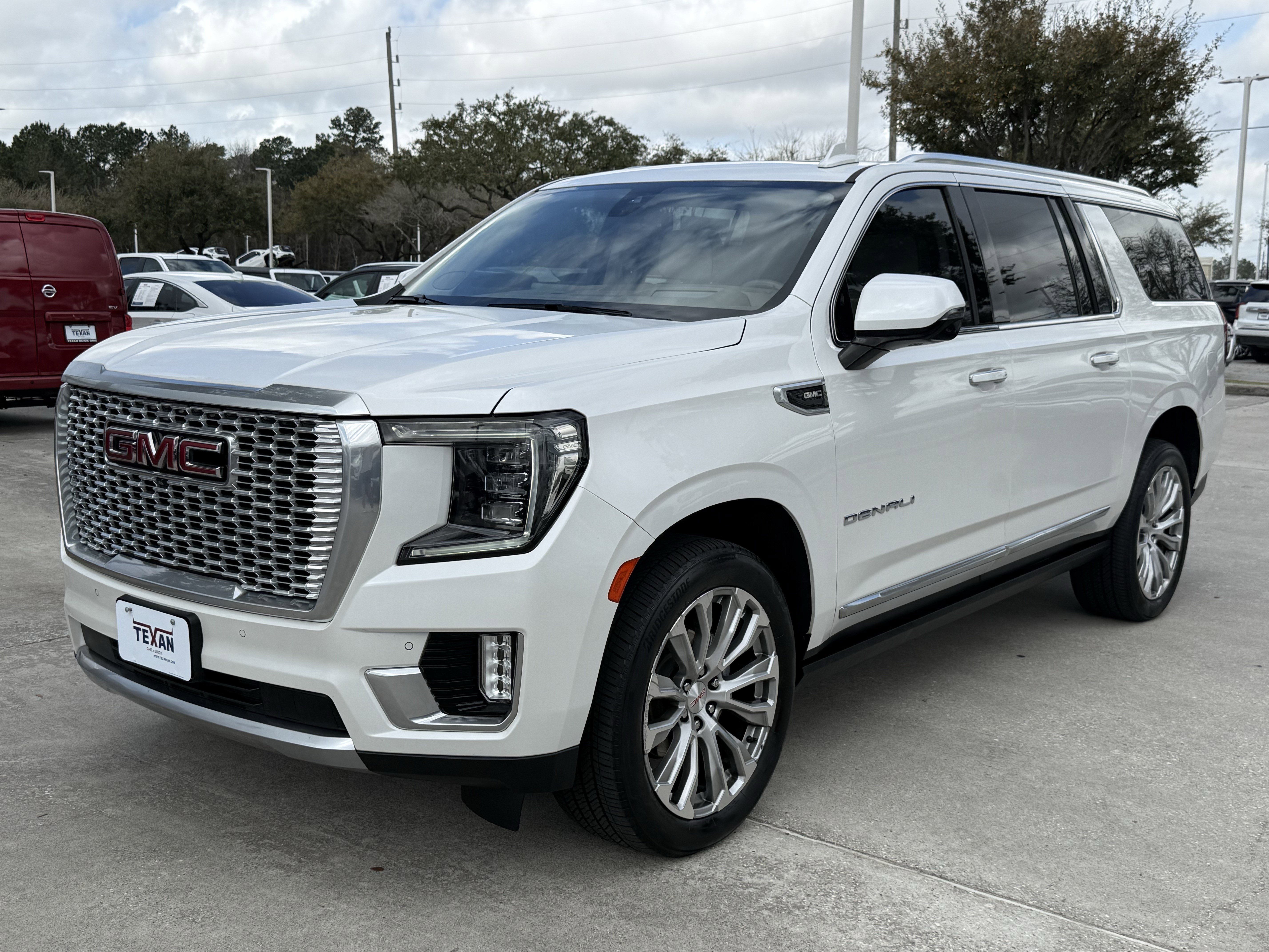 Used 2022 GMC Yukon XL Denali image 9