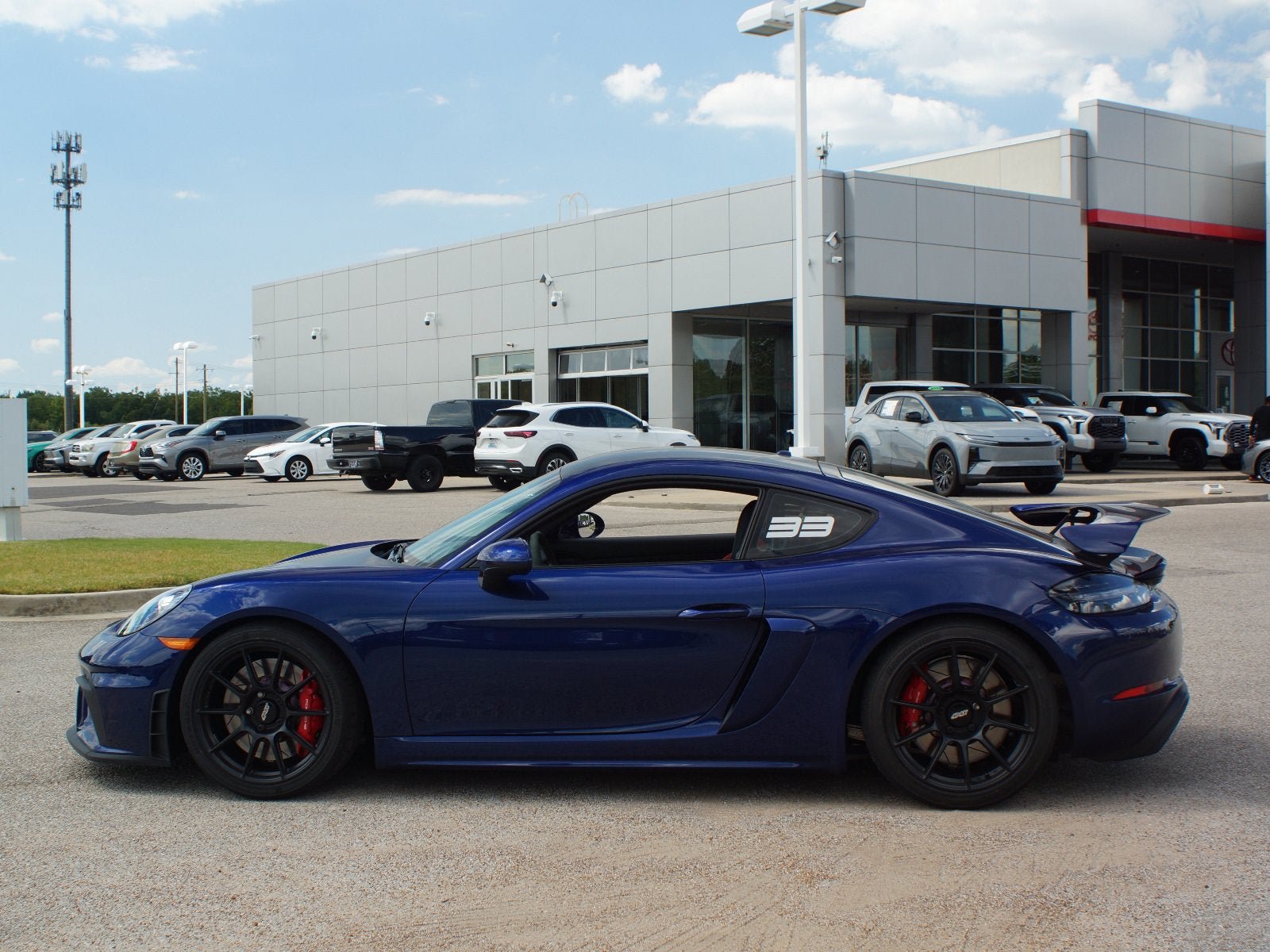 Used 2021 Porsche 718 Cayman GT4 RWD image 21