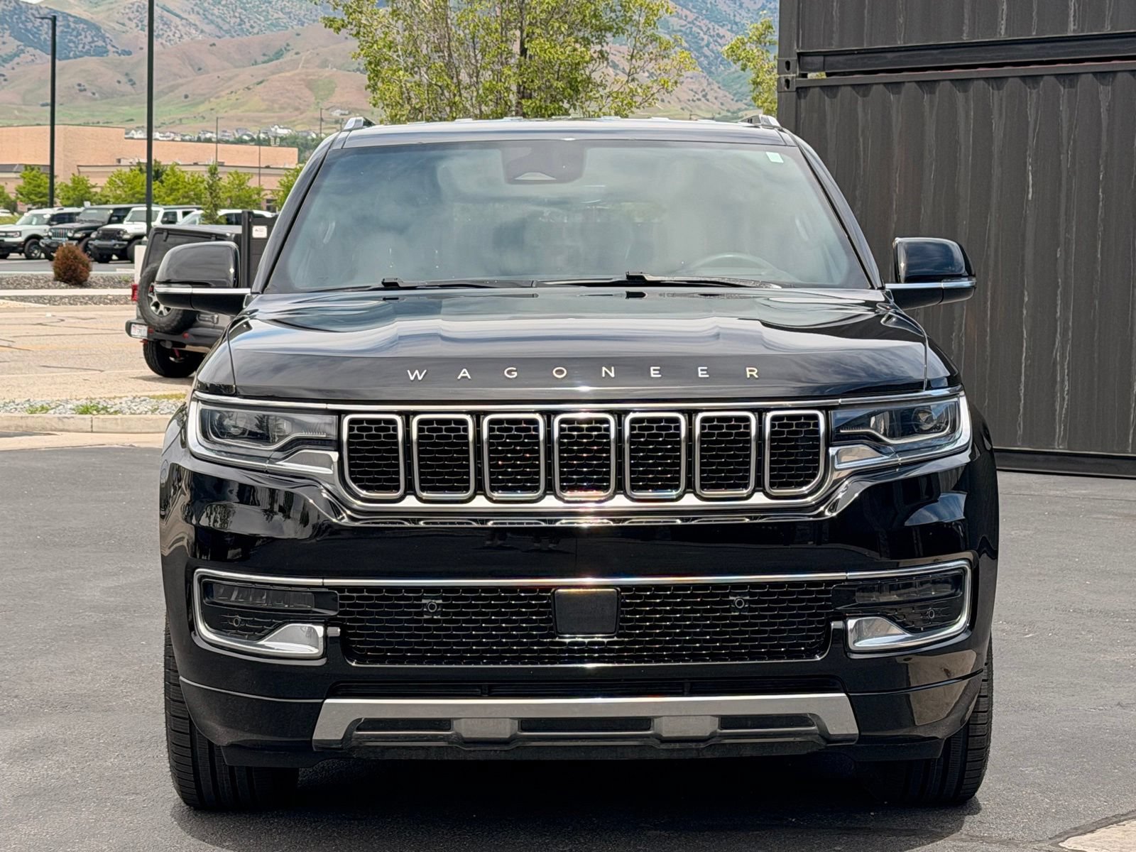 Used 2023 Jeep Wagoneer Series III w/ Preferred Equipment Group AWD/4WD image 2