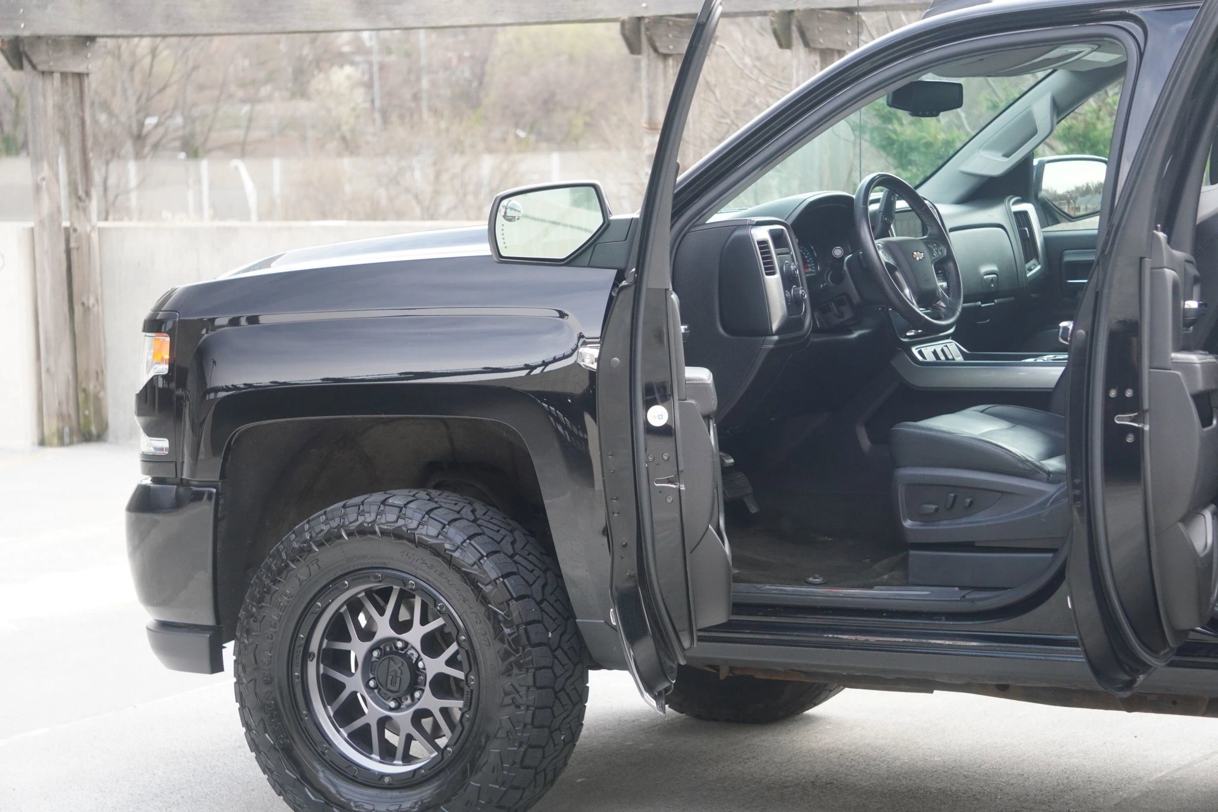 Used 2017 Chevrolet Silverado 1500 LTZ Z71 AWD/4WD image 20