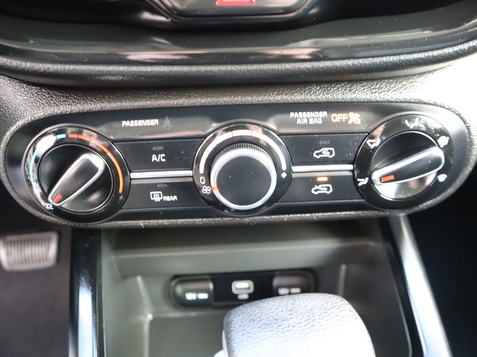 Used 2023 Kia Soul LX w/ Option Group 015 FWD image 42