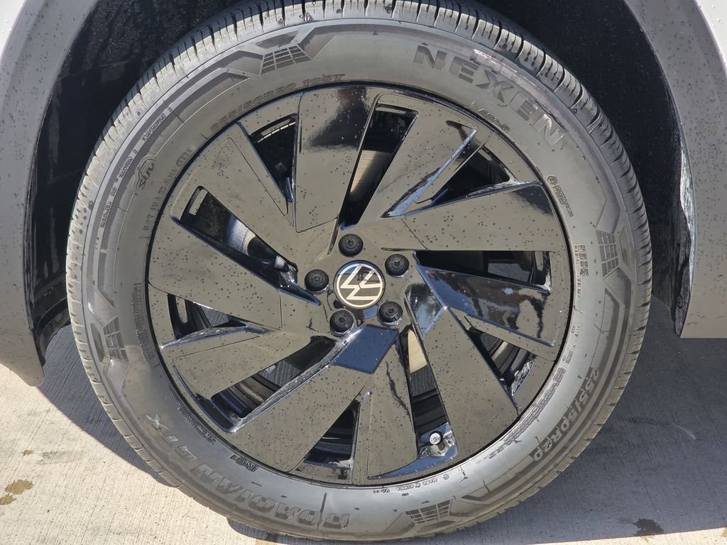 New 2026 Volkswagen Atlas SE image 8