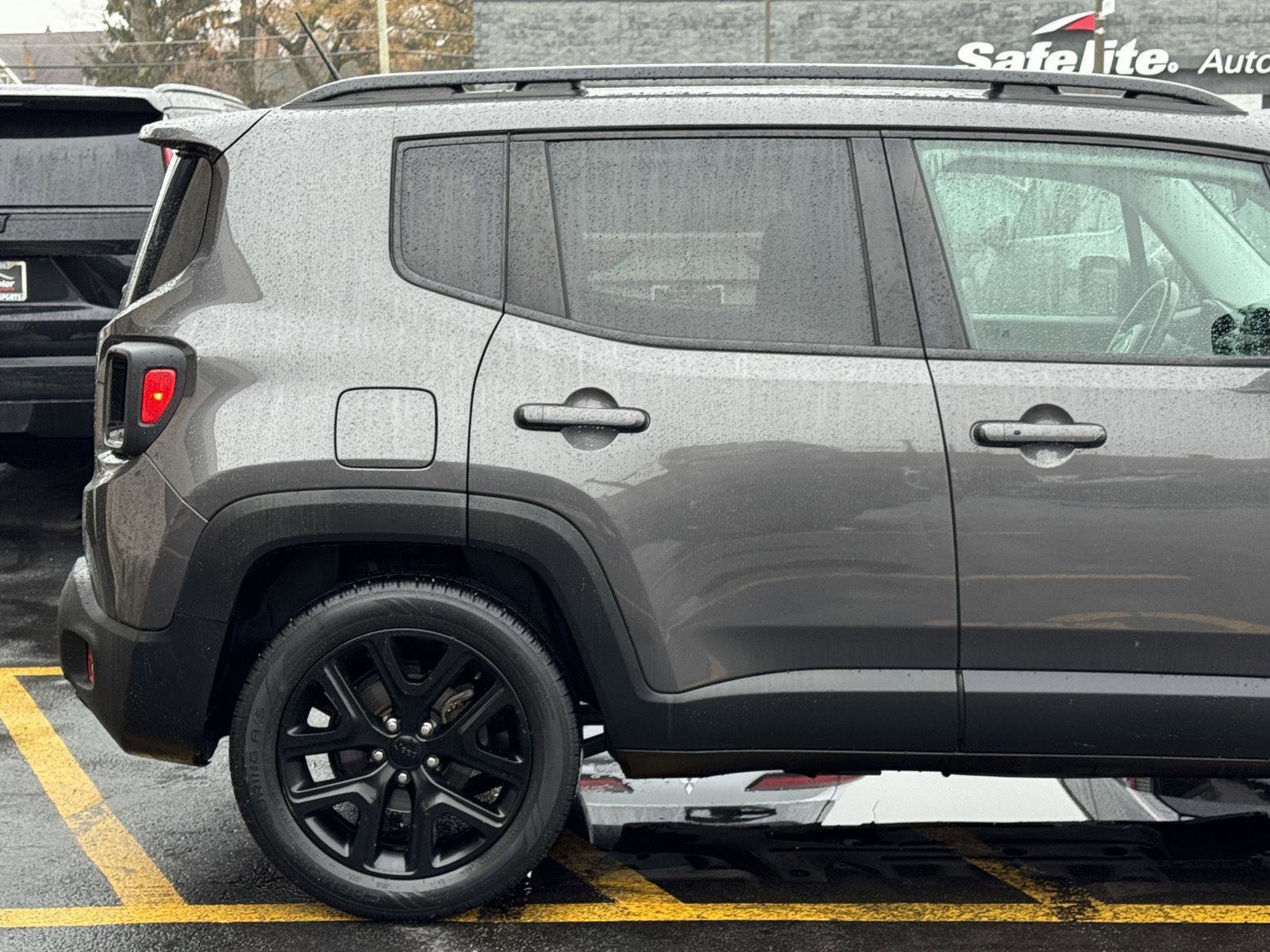 Used 2017 Jeep Renegade Altitude image 10