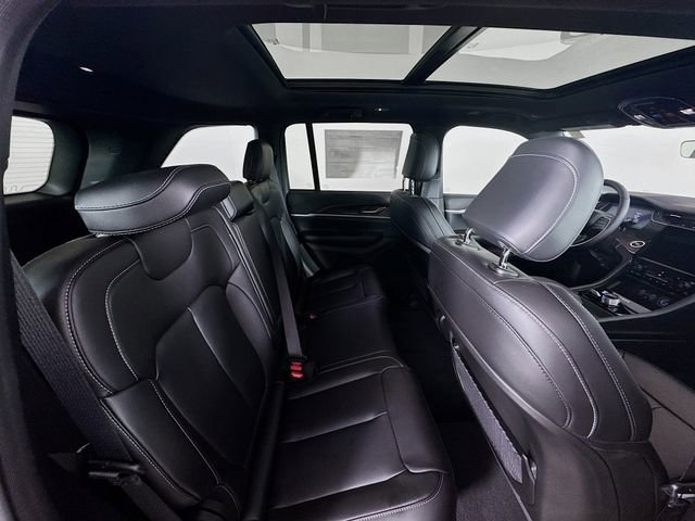 New 2025 Jeep Grand Cherokee Limited w/ Black Appearance Package AWD/4WD image 30