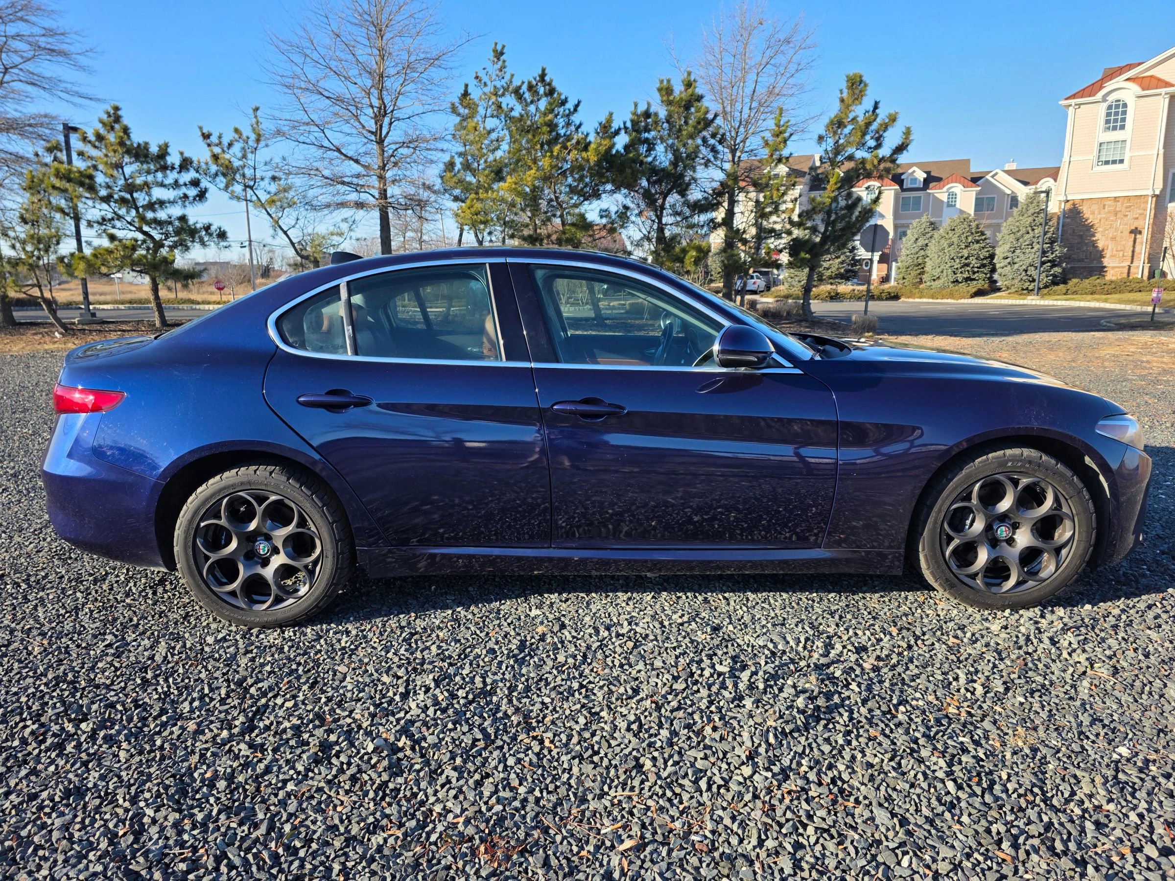 Used 2017 Alfa Romeo Giulia AWD image 7