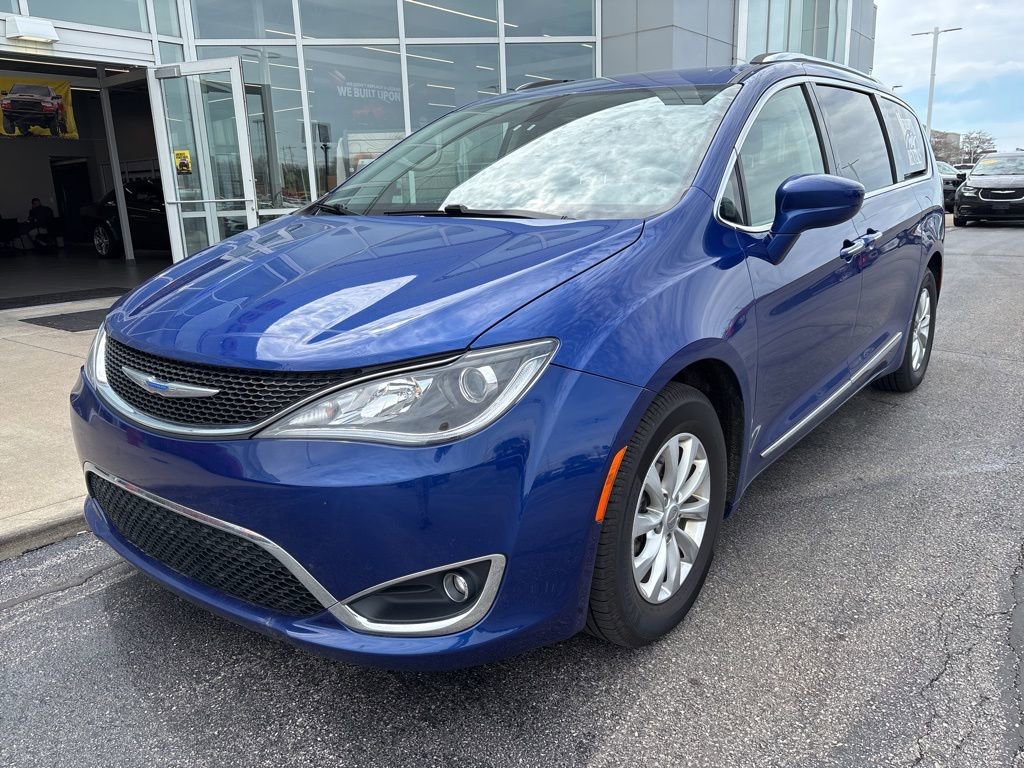 Certified 2018 Chrysler Pacifica Touring-L FWD video 2