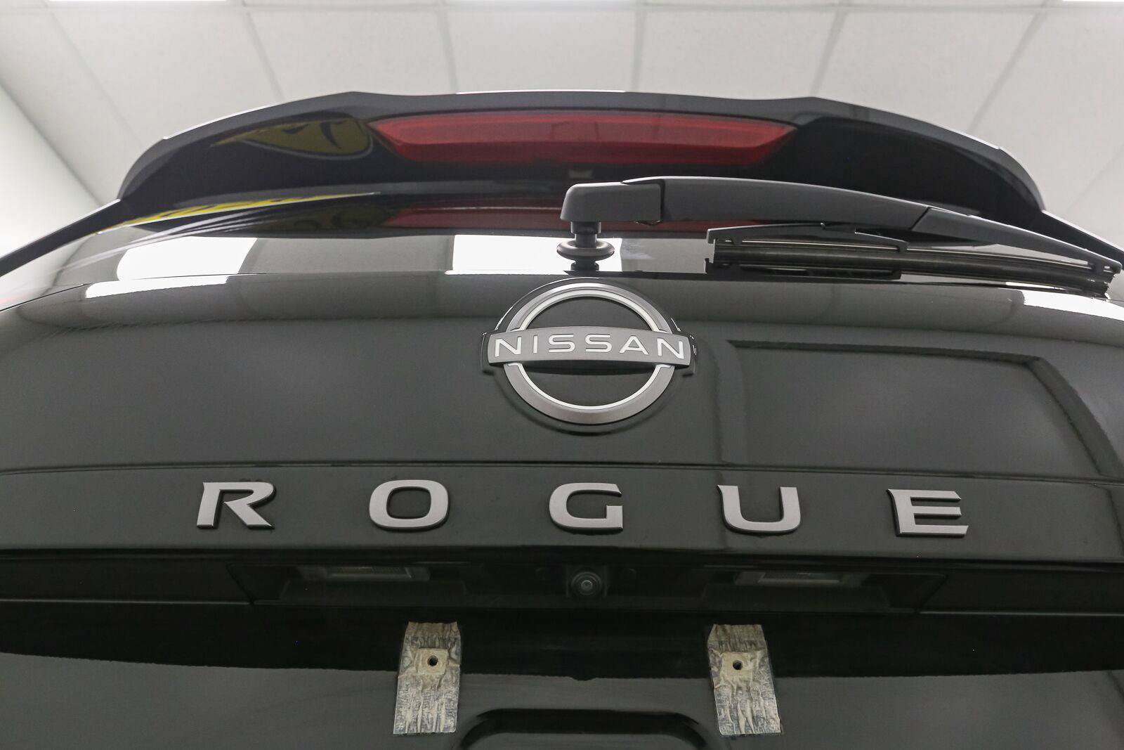 Used 2026 Nissan Rogue SV AWD/4WD image 10
