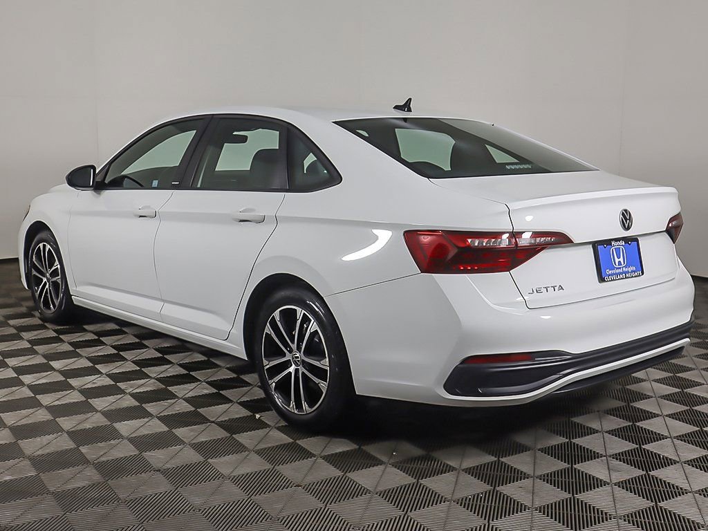 Used 2023 Volkswagen Jetta Sport image 6