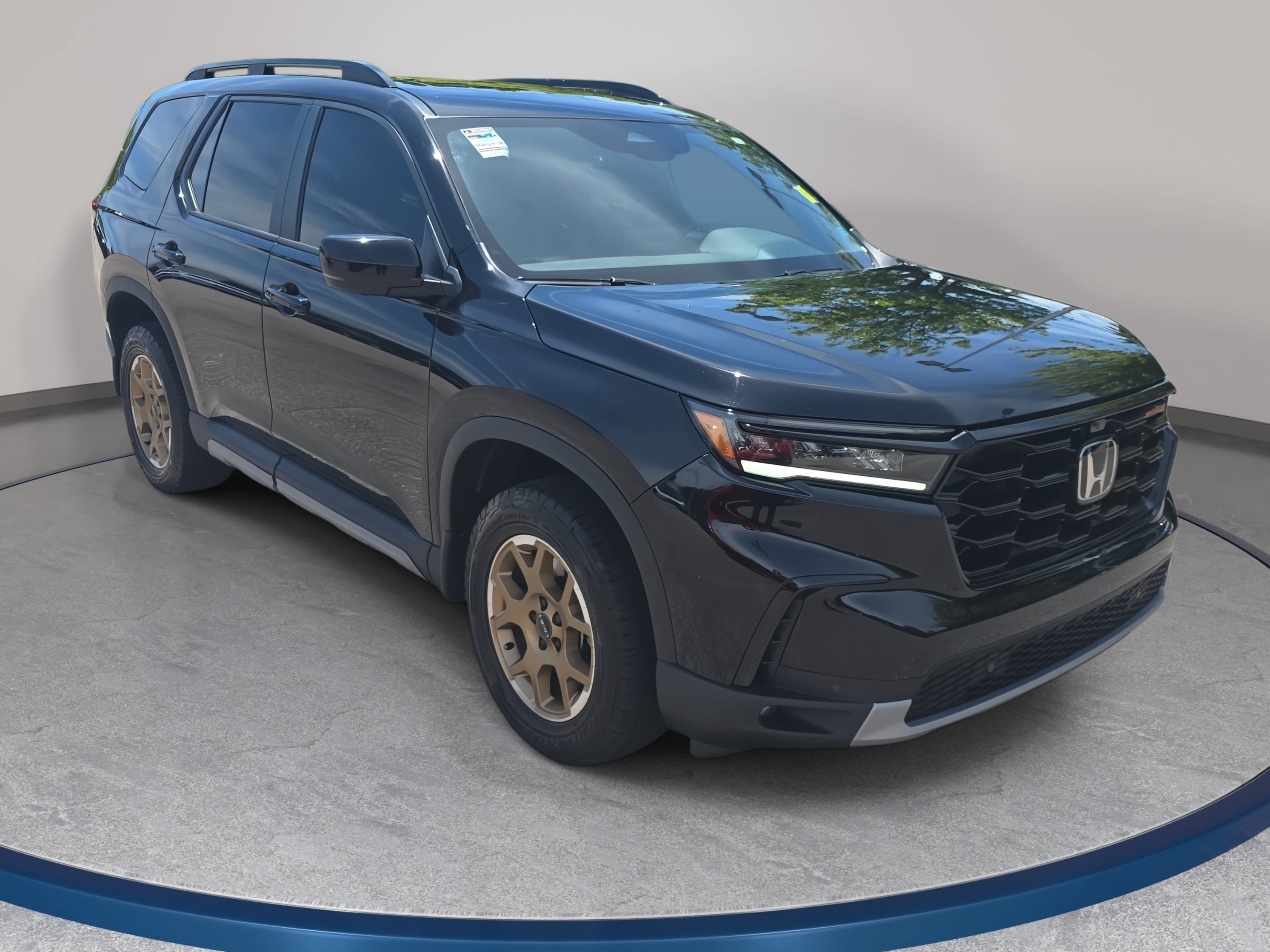Used 2024 Honda Pilot TrailSport image 3