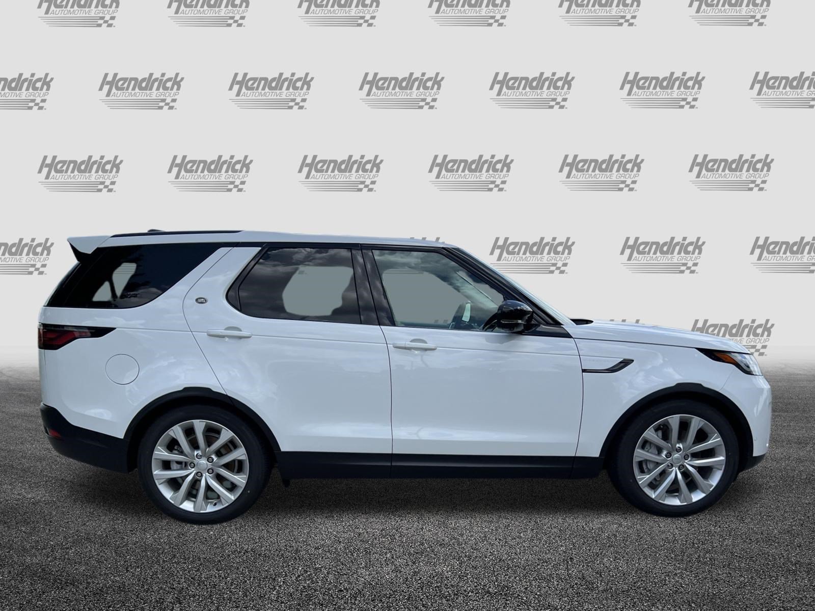 Used 2024 Land Rover Discovery S AWD/4WD image 10