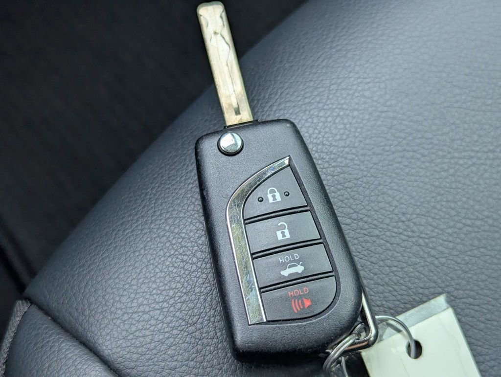 Used 2021 Toyota Camry SE image 27