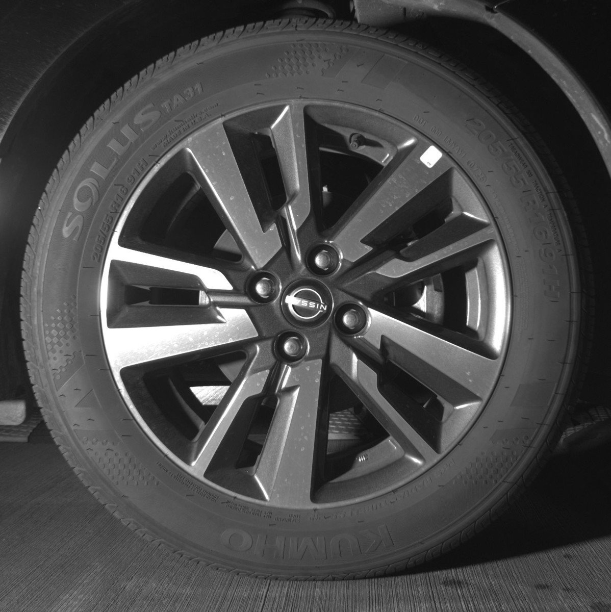 Used 2025 Nissan Versa SV image 13