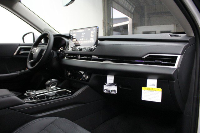 New 2026 Mitsubishi Outlander SE AWD/4WD image 17
