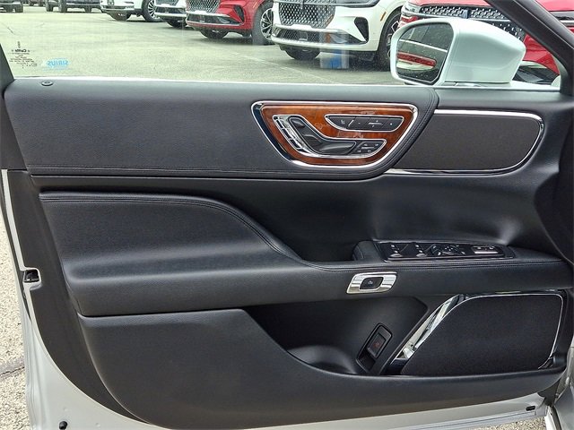Used 2017 Lincoln Continental Select FWD image 12